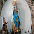 Die fertig restaurierte Lourdes Grotte in der Stadtpfarrkirche Enns